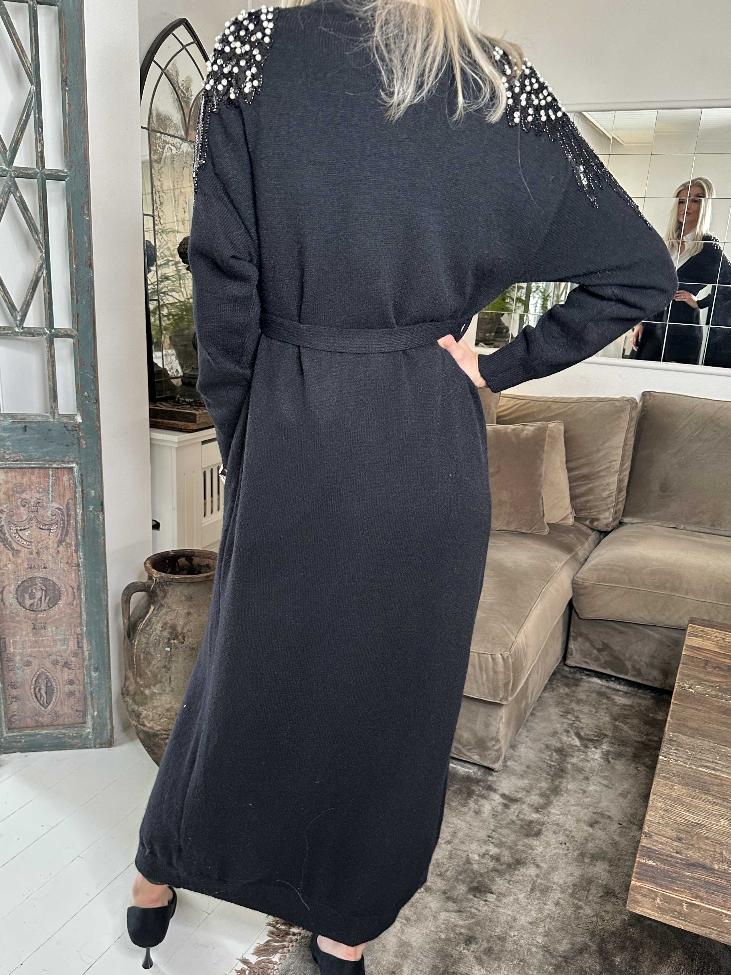 Laila Cardigan - Strikcardigan med pailletter og perler på skuldrene